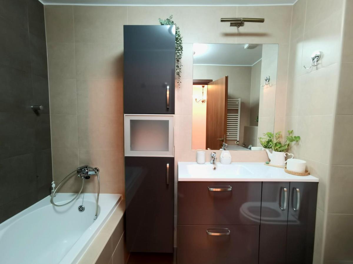 Cosy Boutique 61 Sqm Apartment - Private Parking - Ten Blocks Residence Bucareste Exterior foto